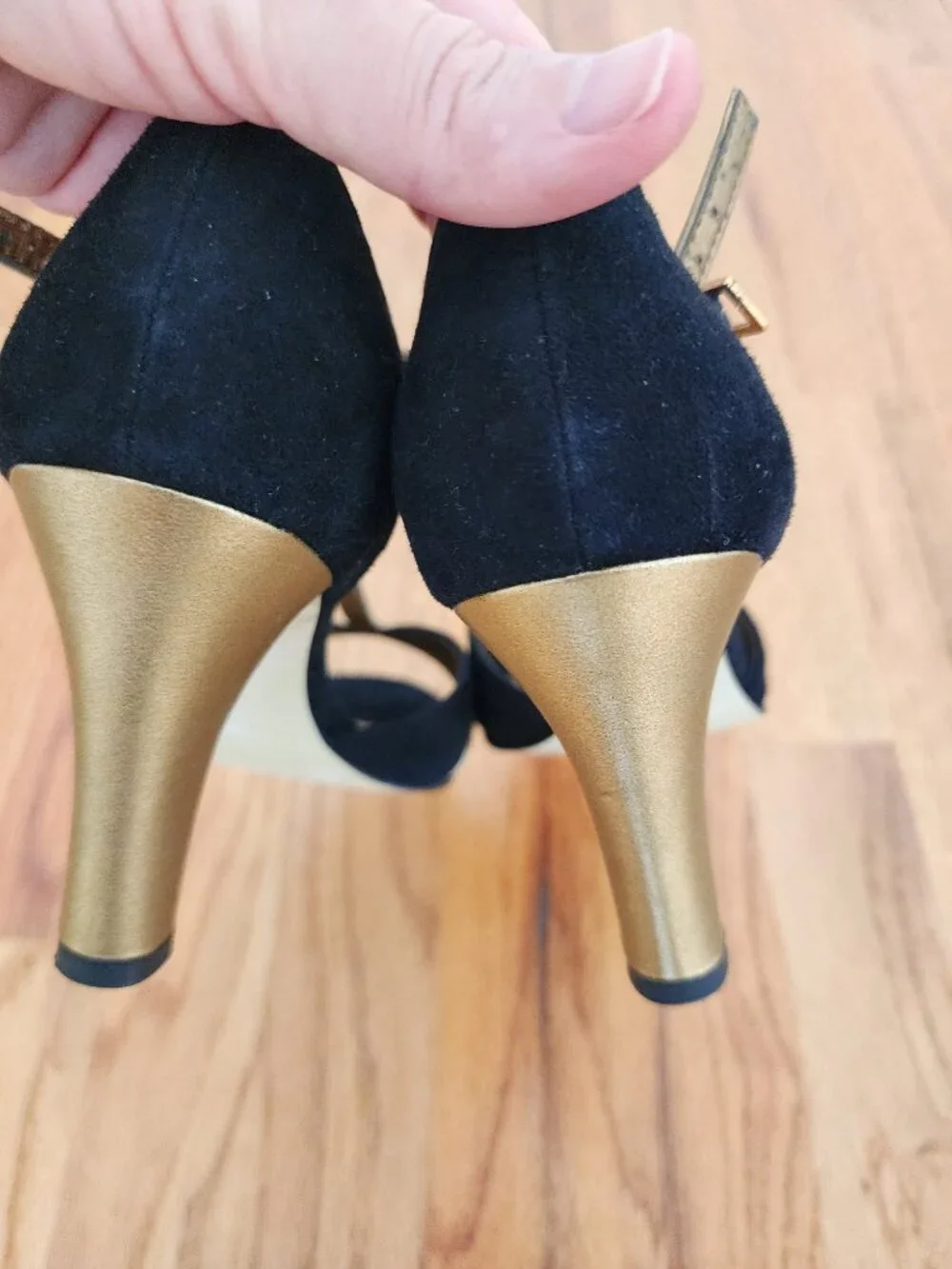 NWOT AK Anne Klein 'AKDANNI' Black & Gold T-Strap Suede Heels - 6M